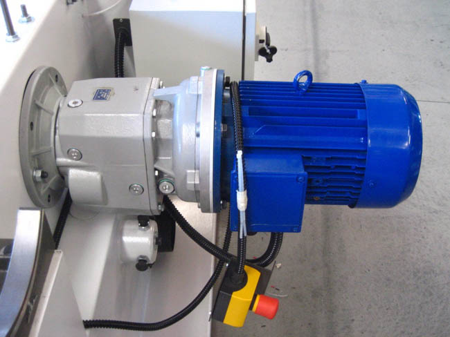 BS840 - With Geared Reducer giving 60–250 M/Min Range